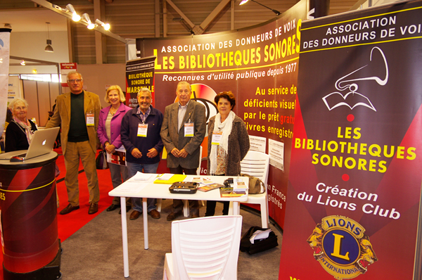 Les animateurs du stand des Bibliothèques Sonores au Salon Autonomic Méditerranée