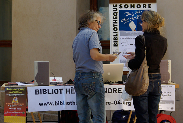 Le stand de la Bibliothèque Sonore aux Correspondances de Manosque