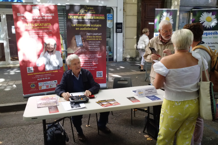 Le stand de la Bibliothèque Sonore au forum des associations de Digne-les-Bains