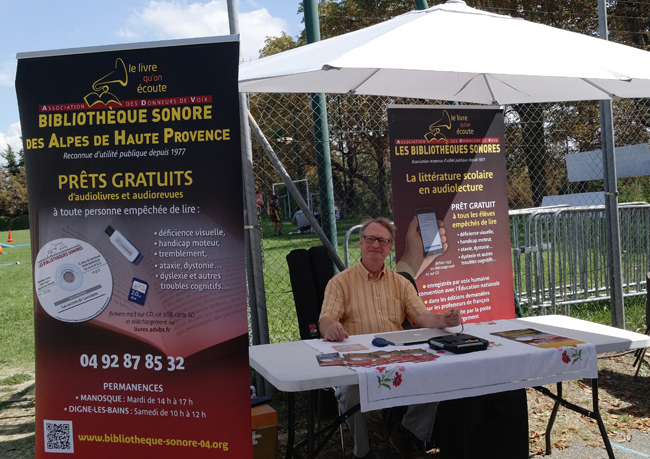 Le stand de la Bibliothèque Sonore 04 au forum des associations de Forcalquier