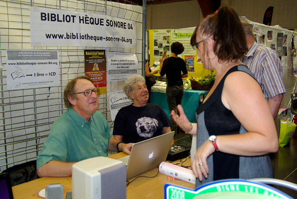 Le stand de la Bibliothèque Sonore 04 sur le forum de Digne-les-Bains