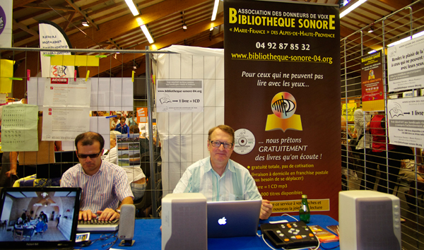 Le stand de la Bibliothèque Sonore 04 sur le forum de Digne-les-Bains