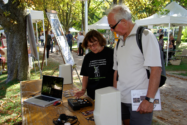 Le stand de la Bibliothèque Sonore 04 sur le forum de Gréoux-les-Bains