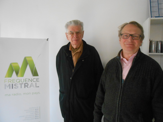 Gilbert Gasperini et Jacques Thomas dans le sudio de Fréquence Mistral à Manosque