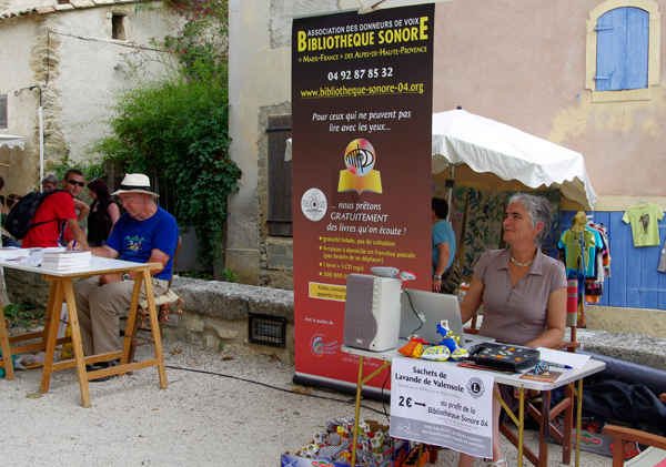 Stand de notre Bibliothèque Sonore à la Foire d'Ongles 2011