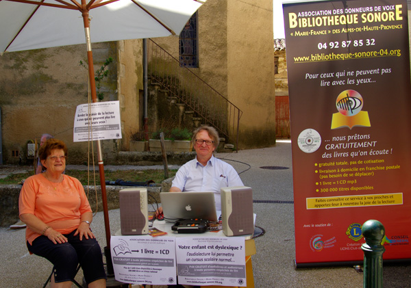 Stand de notre Bibliothèque Sonore à la Foire d'Ongles 2013