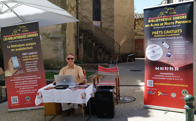 Le stand de la Bibliothèque Sonore 04 à la Foire d'Ongles 2018