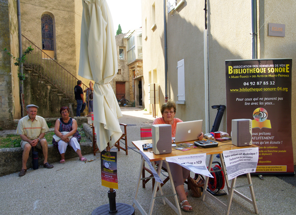 Stand de notre Bibliothèque Sonore à la Foire d'Ongles 2014