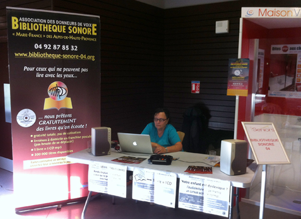 Stand de notre Bibliothèque Sonore à au Salon des Seniors 2014 de Manosque