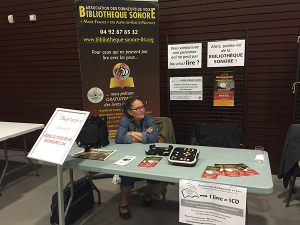 Le stand de la Bibliothèque Sonore au Salon des Seniors de Manosque