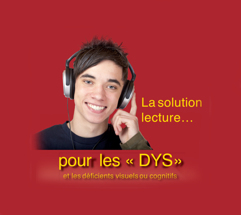 Adolescent souriant qui écoute un audiloivre